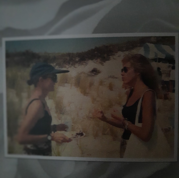 NEW!🎵#CarlySimon's "Touched by the Sun" starring #JackieKennedyOnasis #icons💛❤ - Picture 10 of 12